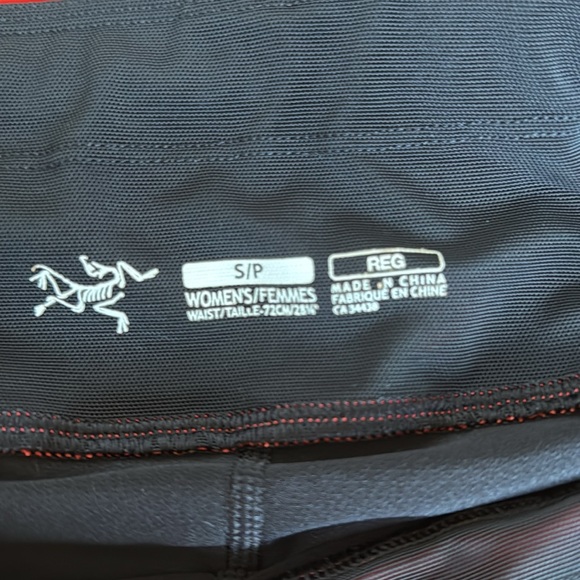 Arc'teryx hiking skort tennis  skirt size S coral color excellent condition - Picture 5 of 10